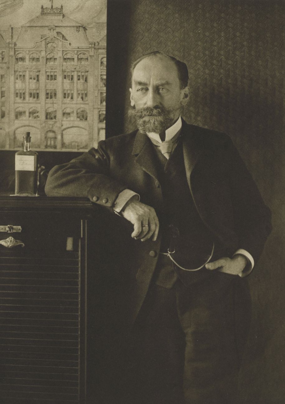 Porträt von Dr. Max Albrecht